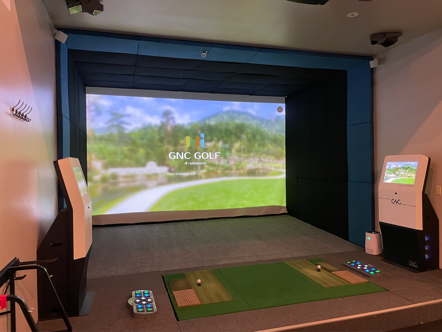4 Seasons Golf - Indoor Golf Simulator in Eden Prairie, Minnesota