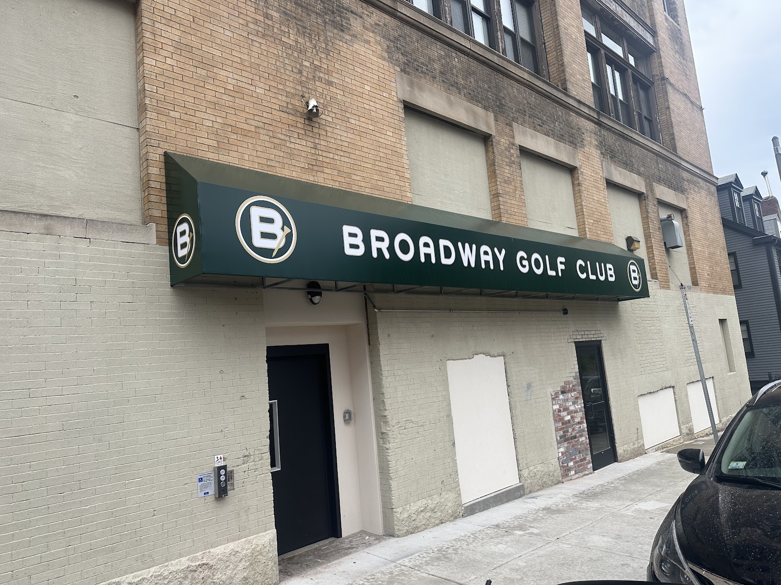 Broadway Golf Club - Golf Simulator in South Boston