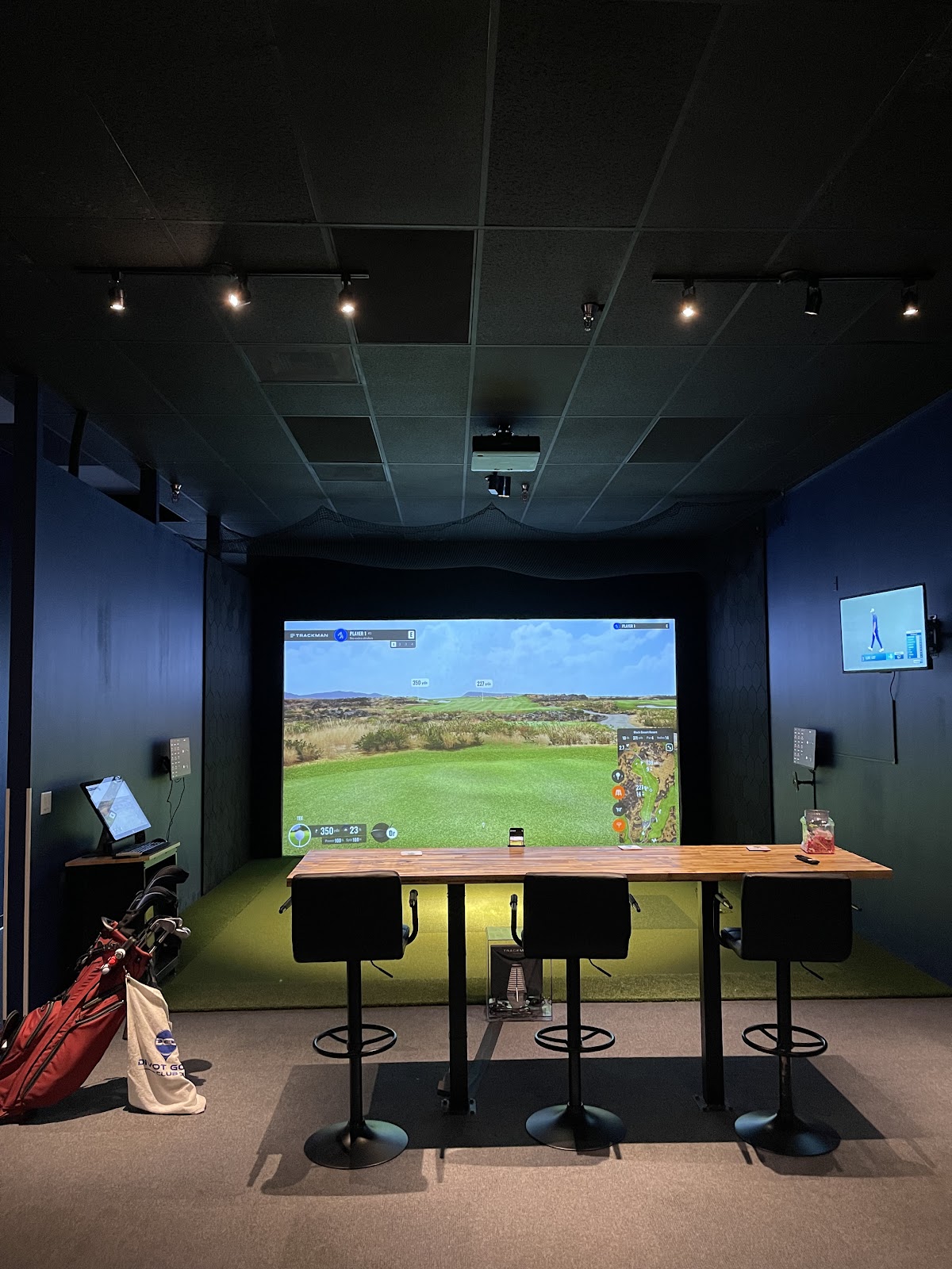 Divot Golf Club - Golf Simulator in Sandy