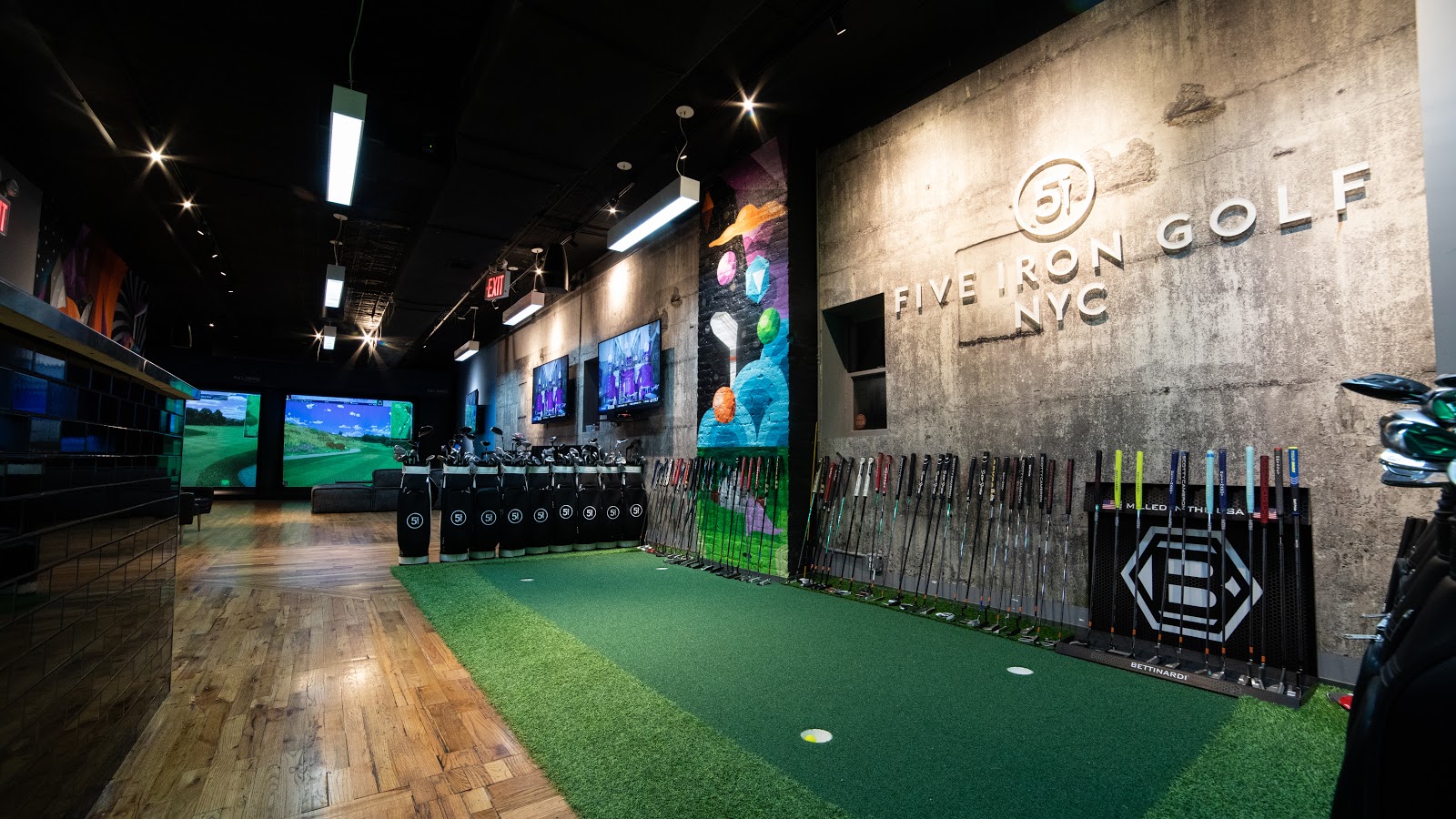 Five Iron Golf - Golf Simulator in New York