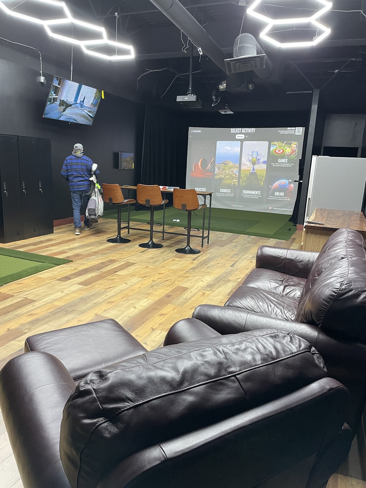 Foreged Indoor Country Club - Indoor Golf Simulator in Shoreview, Minnesota