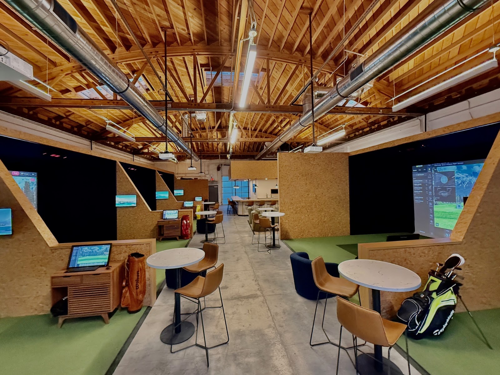 Four Wood Golf Club - Golf Simulator in Santa Monica