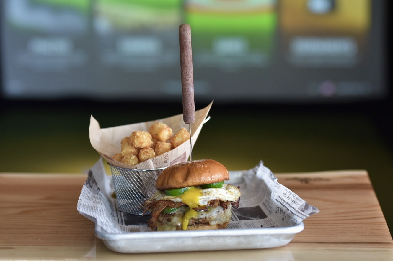 Golf Lounge 18 - Indoor Golf Simulator in Braintree, Massachusetts