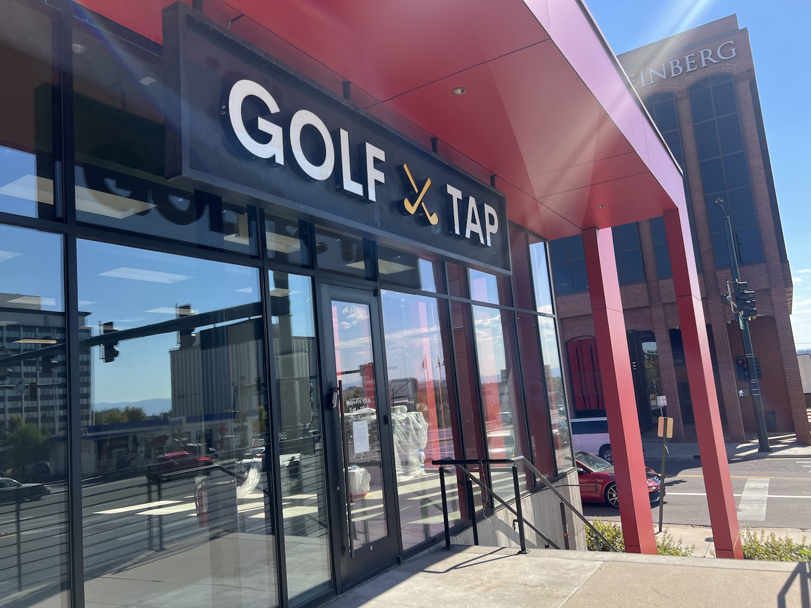 Golf & Tap - Golf Simulator in Denver