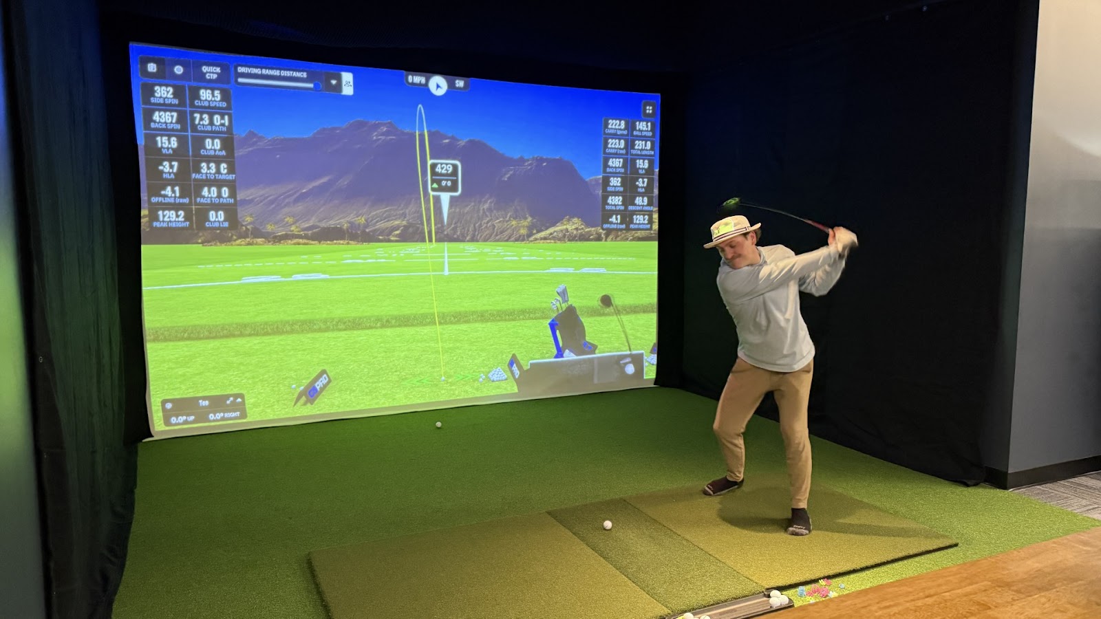 Mulligan's Indoor Golf - Indoor Golf Simulator in Eagan, Minnesota