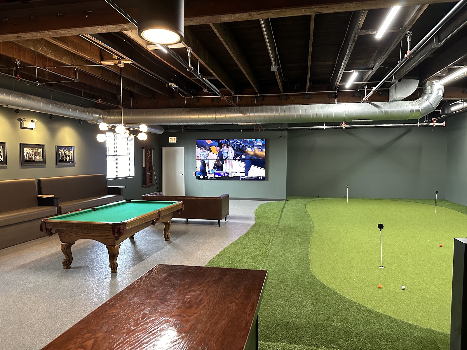 Ravenswood Golf Club - Golf Simulator in Chicago