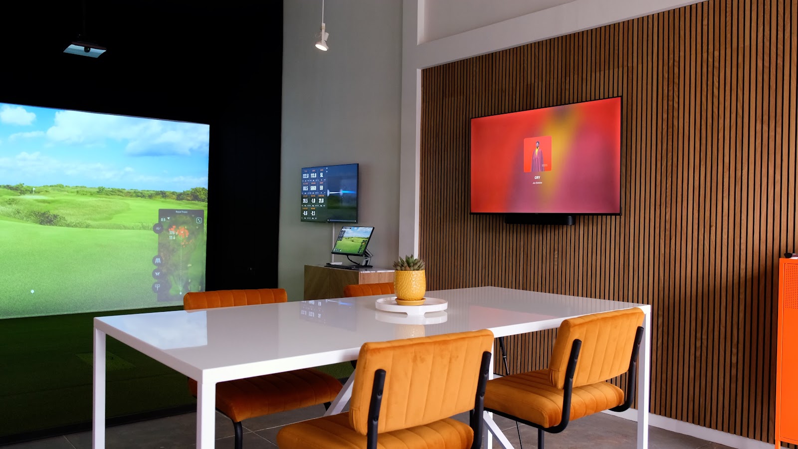 STU Golf Studio - Golf Simulator in Beverly Hills