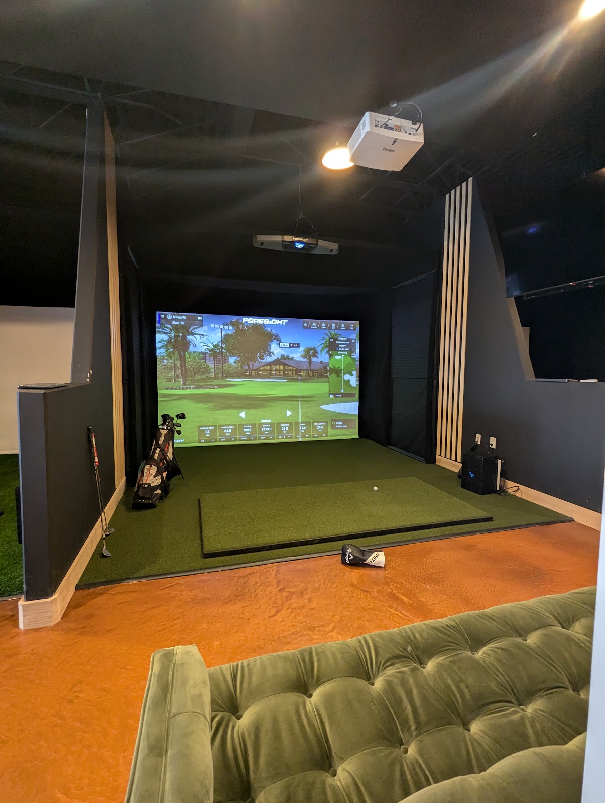 Scratch Golf and Lounge - Golf Simulator in Westmin