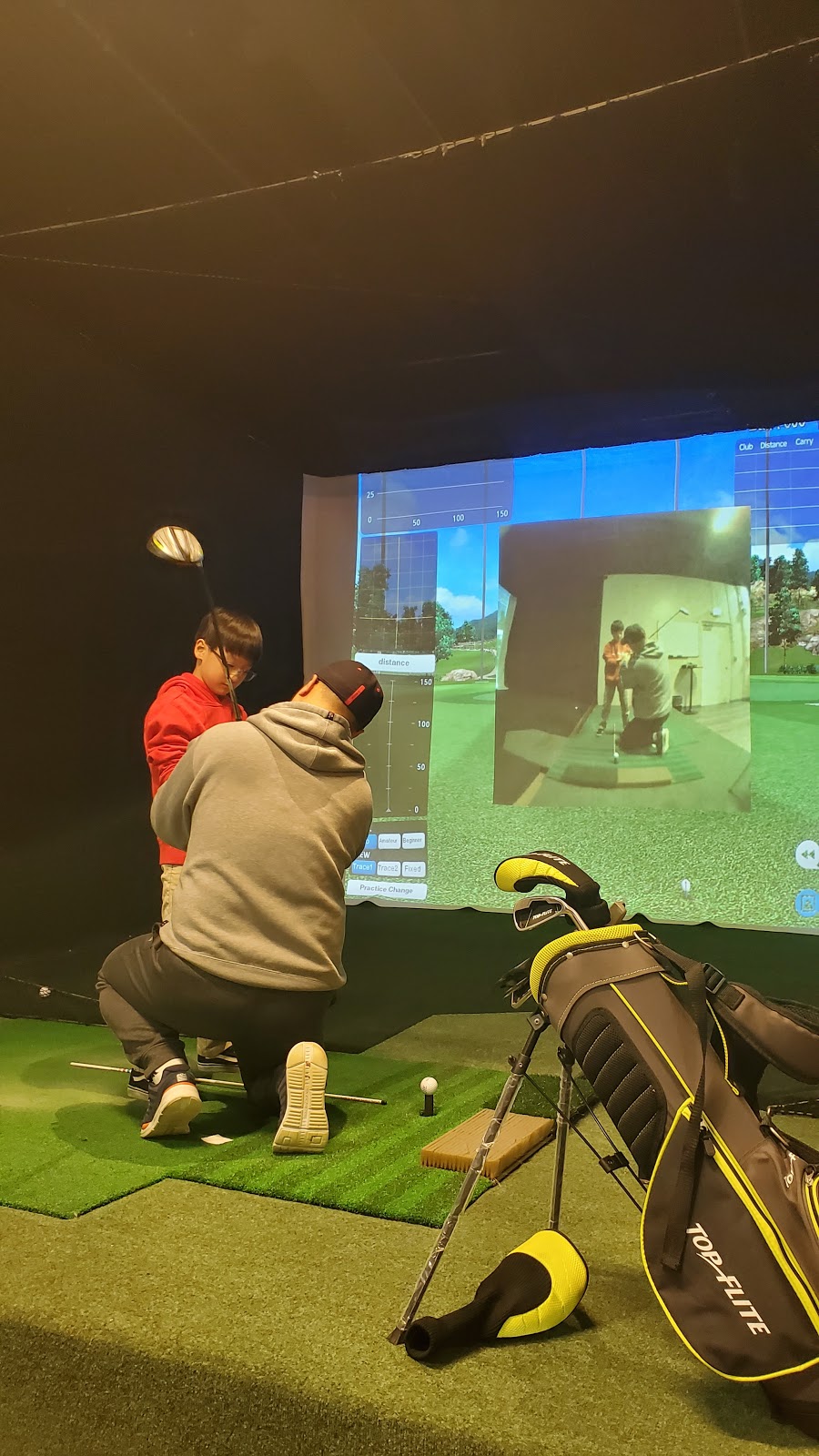 Screen Golf Masters - Golf Simulator in Niles