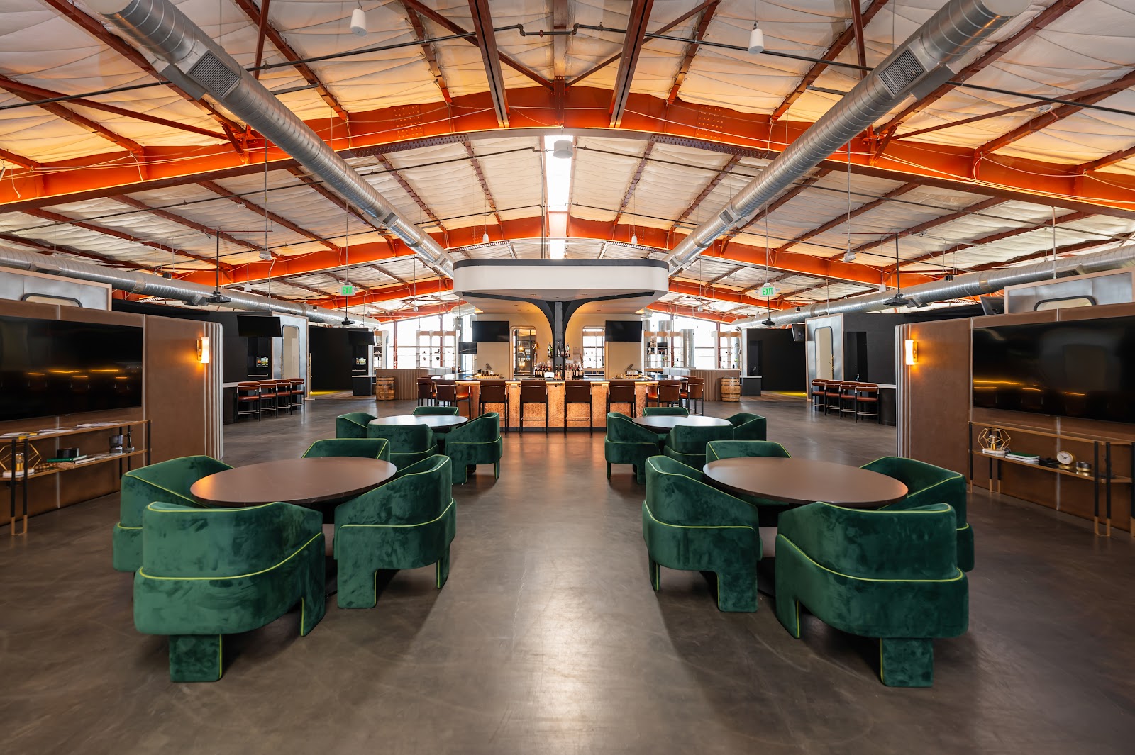 The Hangar Club - Golf Simulator in Denver