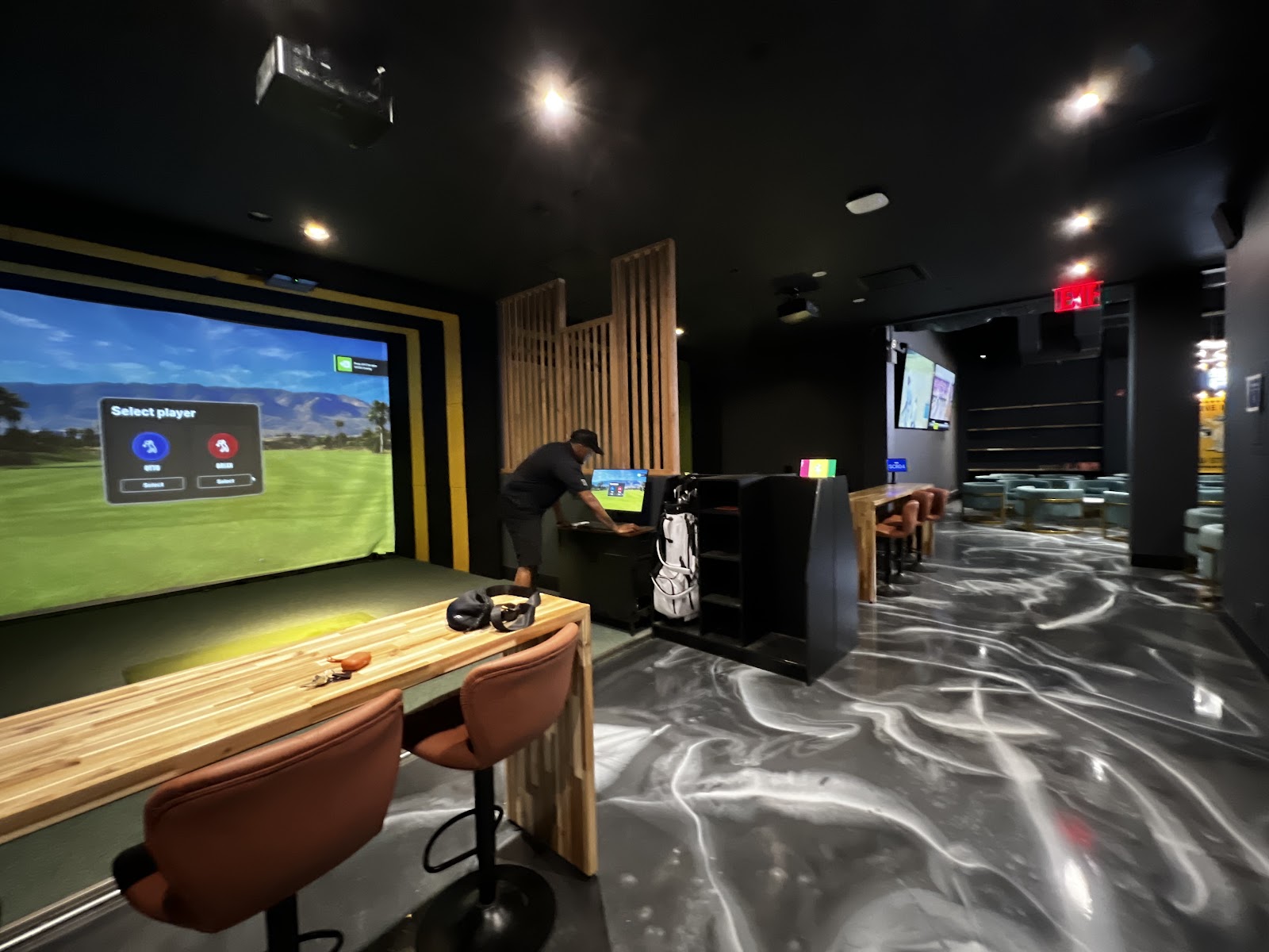 The Mulligans Golf Club - Golf Simulator in Long Island City