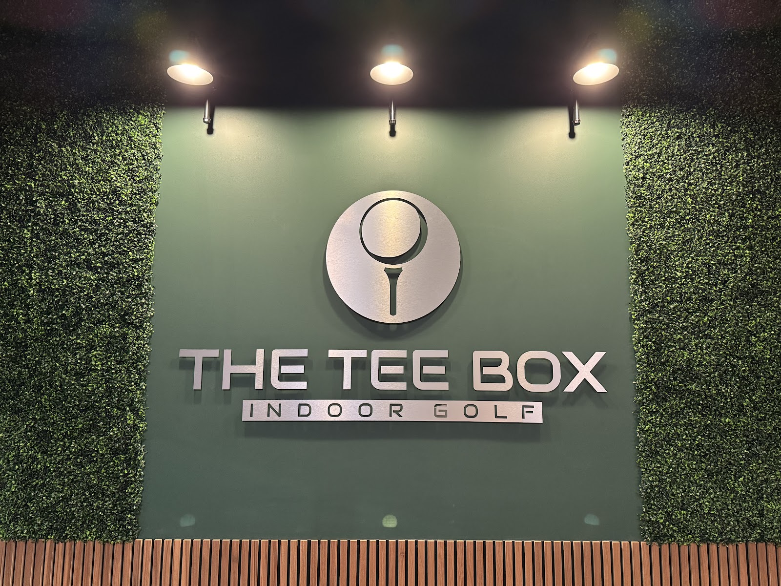 The Tee Box MN - Indoor Golf Simulator in Hopkins, Minnesota